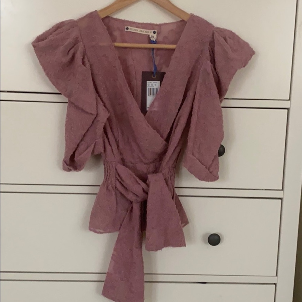 Chelsea & Violet puff sleeve peplum blouse